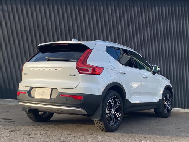 ＸＣ４０ Ｂ４　ＡＷＤ　インスクリプション　ＨＤＤナビ　３６０°カメラ　ベージュ本革　ＨａｒｍａｎＫａｒｄｏｎ　ＣａｒＰｌａｙ　インテリセーフ　ＬＫＡ　ＡＣＣ　サイドＡ　ステアヒーター　クリスタルシフトノブ　Ｗチャージ　前後ドラレコ　ＣＴＡ（7枚目）