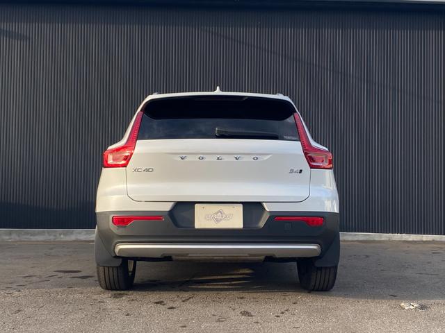ＸＣ４０ Ｂ４　ＡＷＤ　インスクリプション　ＨＤＤナビ　３６０°カメラ　ベージュ本革　ＨａｒｍａｎＫａｒｄｏｎ　ＣａｒＰｌａｙ　インテリセーフ　ＬＫＡ　ＡＣＣ　サイドＡ　ステアヒーター　クリスタルシフトノブ　Ｗチャージ　前後ドラレコ　ＣＴＡ（8枚目）