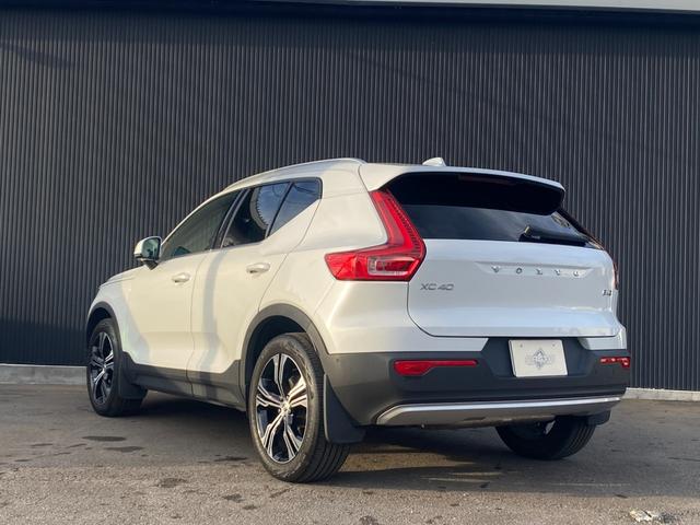 ＸＣ４０ Ｂ４　ＡＷＤ　インスクリプション　ＨＤＤナビ　３６０°カメラ　ベージュ本革　ＨａｒｍａｎＫａｒｄｏｎ　ＣａｒＰｌａｙ　インテリセーフ　ＬＫＡ　ＡＣＣ　サイドＡ　ステアヒーター　クリスタルシフトノブ　Ｗチャージ　前後ドラレコ　ＣＴＡ（9枚目）