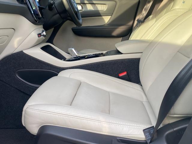 ＸＣ４０ Ｂ４　ＡＷＤ　インスクリプション　ＨＤＤナビ　３６０°カメラ　ベージュ本革　ＨａｒｍａｎＫａｒｄｏｎ　ＣａｒＰｌａｙ　インテリセーフ　ＬＫＡ　ＡＣＣ　サイドＡ　ステアヒーター　クリスタルシフトノブ　Ｗチャージ　前後ドラレコ　ＣＴＡ（11枚目）