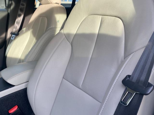 ＸＣ４０ Ｂ４　ＡＷＤ　インスクリプション　ＨＤＤナビ　３６０°カメラ　ベージュ本革　ＨａｒｍａｎＫａｒｄｏｎ　ＣａｒＰｌａｙ　インテリセーフ　ＬＫＡ　ＡＣＣ　サイドＡ　ステアヒーター　クリスタルシフトノブ　Ｗチャージ　前後ドラレコ　ＣＴＡ（12枚目）