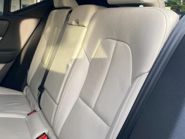 ＸＣ４０ Ｂ４　ＡＷＤ　インスクリプション　ＨＤＤナビ　３６０°カメラ　ベージュ本革　ＨａｒｍａｎＫａｒｄｏｎ　ＣａｒＰｌａｙ　インテリセーフ　ＬＫＡ　ＡＣＣ　サイドＡ　ステアヒーター　クリスタルシフトノブ　Ｗチャージ　前後ドラレコ　ＣＴＡ（17枚目）