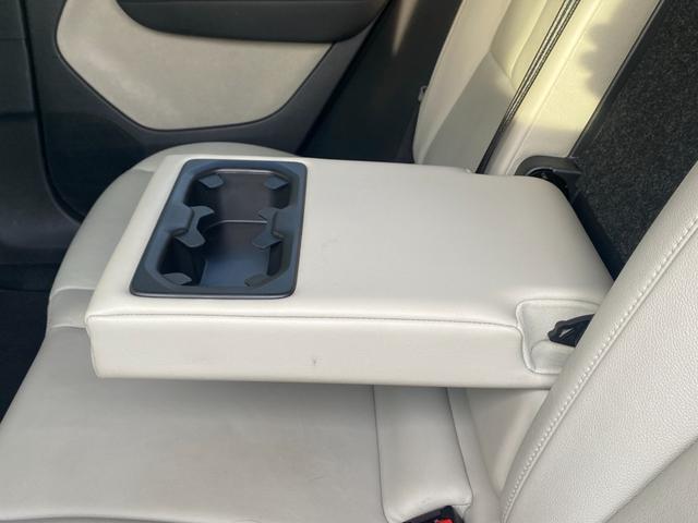 ＸＣ４０ Ｂ４　ＡＷＤ　インスクリプション　ＨＤＤナビ　３６０°カメラ　ベージュ本革　ＨａｒｍａｎＫａｒｄｏｎ　ＣａｒＰｌａｙ　インテリセーフ　ＬＫＡ　ＡＣＣ　サイドＡ　ステアヒーター　クリスタルシフトノブ　Ｗチャージ　前後ドラレコ　ＣＴＡ（19枚目）