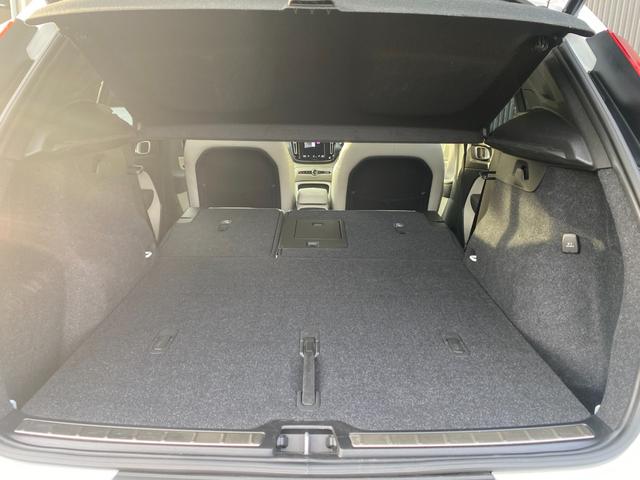 ＸＣ４０ Ｂ４　ＡＷＤ　インスクリプション　ＨＤＤナビ　３６０°カメラ　ベージュ本革　ＨａｒｍａｎＫａｒｄｏｎ　ＣａｒＰｌａｙ　インテリセーフ　ＬＫＡ　ＡＣＣ　サイドＡ　ステアヒーター　クリスタルシフトノブ　Ｗチャージ　前後ドラレコ　ＣＴＡ（28枚目）