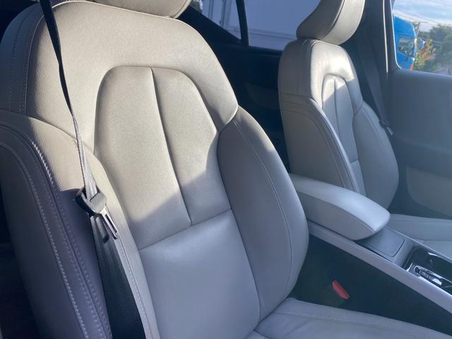 ＸＣ４０ Ｂ４　ＡＷＤ　インスクリプション　ＨＤＤナビ　３６０°カメラ　ベージュ本革　ＨａｒｍａｎＫａｒｄｏｎ　ＣａｒＰｌａｙ　インテリセーフ　ＬＫＡ　ＡＣＣ　サイドＡ　ステアヒーター　クリスタルシフトノブ　Ｗチャージ　前後ドラレコ　ＣＴＡ（32枚目）