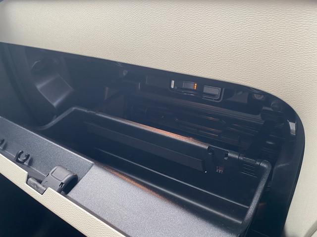 ＸＣ４０ Ｂ４　ＡＷＤ　インスクリプション　ＨＤＤナビ　３６０°カメラ　ベージュ本革　ＨａｒｍａｎＫａｒｄｏｎ　ＣａｒＰｌａｙ　インテリセーフ　ＬＫＡ　ＡＣＣ　サイドＡ　ステアヒーター　クリスタルシフトノブ　Ｗチャージ　前後ドラレコ　ＣＴＡ（60枚目）