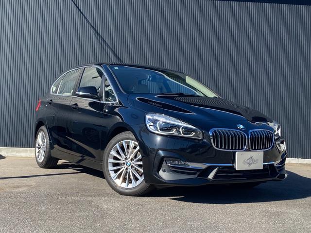 ２シリーズ ２１８ｄアクティブツアラー　ラグジュアリー　後期モデル　タッチパネルｉＤｒｉｖｅナビ　バックカメラ　オイスター革シート　前席シートヒーター　レインセンサー　インテリセーフＰＫＧ　アンビエントライト　パワーバックドア　フットオープナー　前後Ｄレコ（4枚目）