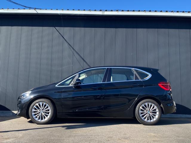 ２シリーズ ２１８ｄアクティブツアラー　ラグジュアリー　後期モデル　タッチパネルｉＤｒｉｖｅナビ　バックカメラ　オイスター革シート　前席シートヒーター　レインセンサー　インテリセーフＰＫＧ　アンビエントライト　パワーバックドア　フットオープナー　前後Ｄレコ（5枚目）