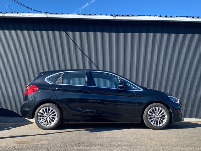 ２シリーズ ２１８ｄアクティブツアラー　ラグジュアリー　後期モデル　タッチパネルｉＤｒｉｖｅナビ　バックカメラ　オイスター革シート　前席シートヒーター　レインセンサー　インテリセーフＰＫＧ　アンビエントライト　パワーバックドア　フットオープナー　前後Ｄレコ（6枚目）