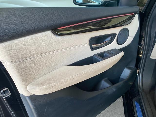 ２シリーズ ２１８ｄアクティブツアラー　ラグジュアリー　後期モデル　タッチパネルｉＤｒｉｖｅナビ　バックカメラ　オイスター革シート　前席シートヒーター　レインセンサー　インテリセーフＰＫＧ　アンビエントライト　パワーバックドア　フットオープナー　前後Ｄレコ（15枚目）