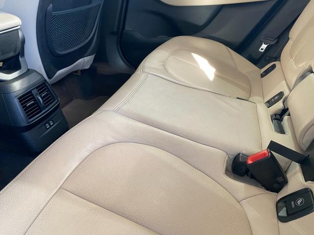 ２シリーズ ２１８ｄアクティブツアラー　ラグジュアリー　後期モデル　タッチパネルｉＤｒｉｖｅナビ　バックカメラ　オイスター革シート　前席シートヒーター　レインセンサー　インテリセーフＰＫＧ　アンビエントライト　パワーバックドア　フットオープナー　前後Ｄレコ（18枚目）