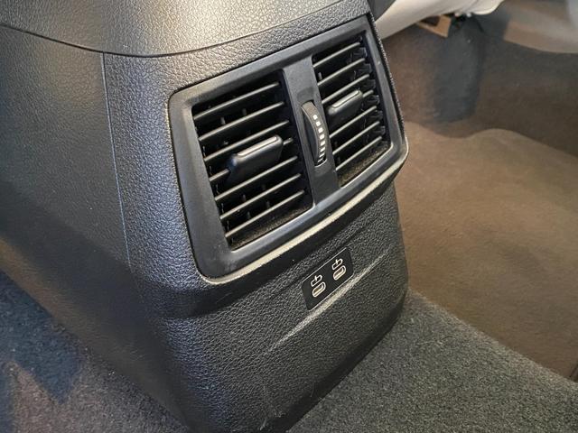 ２シリーズ ２１８ｄアクティブツアラー　ラグジュアリー　後期モデル　タッチパネルｉＤｒｉｖｅナビ　バックカメラ　オイスター革シート　前席シートヒーター　レインセンサー　インテリセーフＰＫＧ　アンビエントライト　パワーバックドア　フットオープナー　前後Ｄレコ（19枚目）