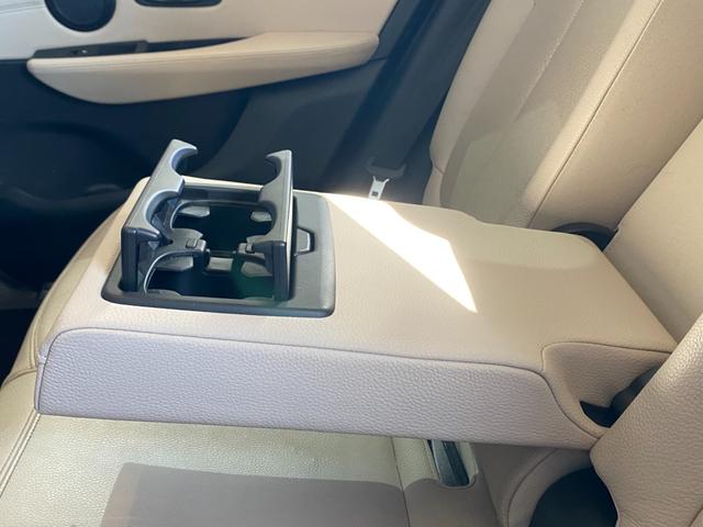 ２シリーズ ２１８ｄアクティブツアラー　ラグジュアリー　後期モデル　タッチパネルｉＤｒｉｖｅナビ　バックカメラ　オイスター革シート　前席シートヒーター　レインセンサー　インテリセーフＰＫＧ　アンビエントライト　パワーバックドア　フットオープナー　前後Ｄレコ（20枚目）