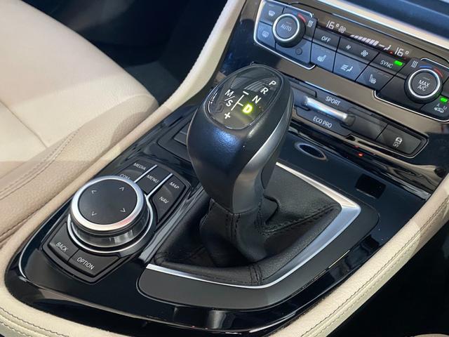 ２シリーズ ２１８ｄアクティブツアラー　ラグジュアリー　後期モデル　タッチパネルｉＤｒｉｖｅナビ　バックカメラ　オイスター革シート　前席シートヒーター　レインセンサー　インテリセーフＰＫＧ　アンビエントライト　パワーバックドア　フットオープナー　前後Ｄレコ（49枚目）
