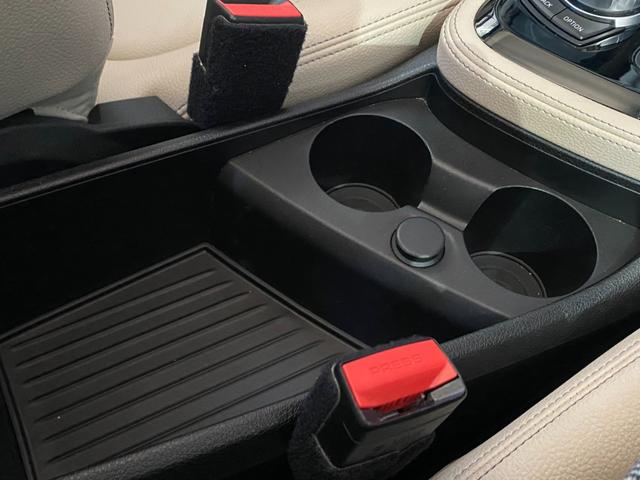 ２シリーズ ２１８ｄアクティブツアラー　ラグジュアリー　後期モデル　タッチパネルｉＤｒｉｖｅナビ　バックカメラ　オイスター革シート　前席シートヒーター　レインセンサー　インテリセーフＰＫＧ　アンビエントライト　パワーバックドア　フットオープナー　前後Ｄレコ（51枚目）