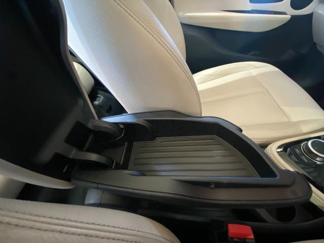 ２シリーズ ２１８ｄアクティブツアラー　ラグジュアリー　後期モデル　タッチパネルｉＤｒｉｖｅナビ　バックカメラ　オイスター革シート　前席シートヒーター　レインセンサー　インテリセーフＰＫＧ　アンビエントライト　パワーバックドア　フットオープナー　前後Ｄレコ（54枚目）