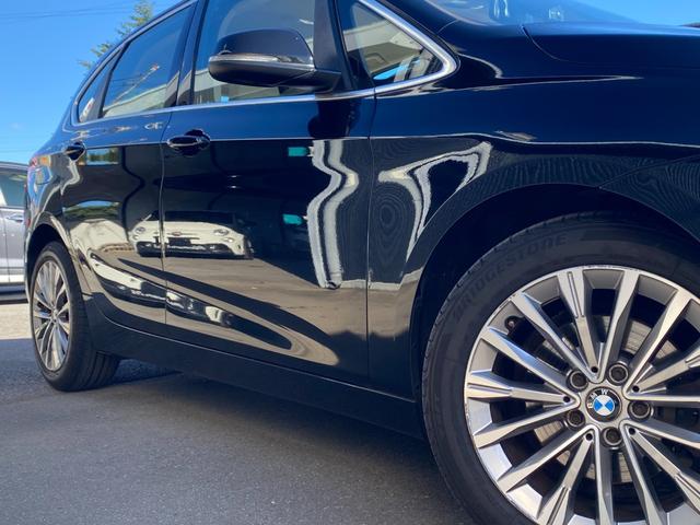 ２シリーズ ２１８ｄアクティブツアラー　ラグジュアリー　後期モデル　タッチパネルｉＤｒｉｖｅナビ　バックカメラ　オイスター革シート　前席シートヒーター　レインセンサー　インテリセーフＰＫＧ　アンビエントライト　パワーバックドア　フットオープナー　前後Ｄレコ（64枚目）