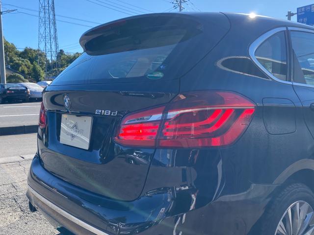 ２シリーズ ２１８ｄアクティブツアラー　ラグジュアリー　後期モデル　タッチパネルｉＤｒｉｖｅナビ　バックカメラ　オイスター革シート　前席シートヒーター　レインセンサー　インテリセーフＰＫＧ　アンビエントライト　パワーバックドア　フットオープナー　前後Ｄレコ（67枚目）