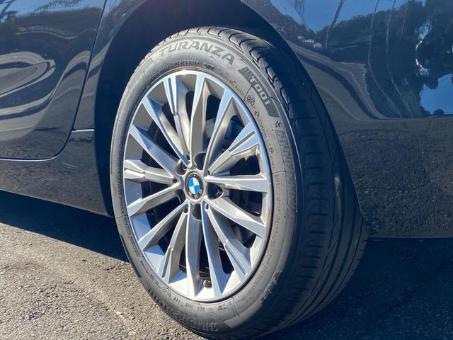 ２シリーズ ２１８ｄアクティブツアラー　ラグジュアリー　後期モデル　タッチパネルｉＤｒｉｖｅナビ　バックカメラ　オイスター革シート　前席シートヒーター　レインセンサー　インテリセーフＰＫＧ　アンビエントライト　パワーバックドア　フットオープナー　前後Ｄレコ（69枚目）