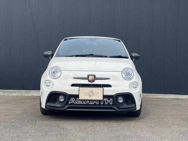 アバルト５９５ コンペティツィオーネ　Ｕ－Ｃｏｎｎｅｃｔ　ＣａｒＰｌａｙ　Ｓａｂｅｌｔ茶半革シート　社外エアクリ　レコードモンツァＭ　Ｂｒｅｍｂｏ赤キャリパー　キーシリンダーイルミ　前後Ｄレコ　社外セキュリティ　ＡＢＡＲＴＨサイドデカール（3枚目）
