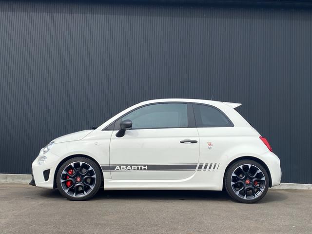 アバルト５９５ コンペティツィオーネ　Ｕ－Ｃｏｎｎｅｃｔ　ＣａｒＰｌａｙ　Ｓａｂｅｌｔ茶半革シート　社外エアクリ　レコードモンツァＭ　Ｂｒｅｍｂｏ赤キャリパー　キーシリンダーイルミ　前後Ｄレコ　社外セキュリティ　ＡＢＡＲＴＨサイドデカール（5枚目）