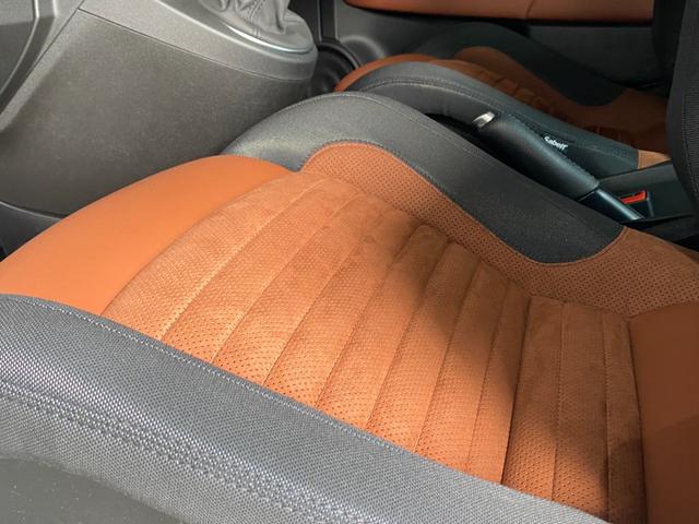 アバルト５９５ コンペティツィオーネ　Ｕ－Ｃｏｎｎｅｃｔ　ＣａｒＰｌａｙ　Ｓａｂｅｌｔ茶半革シート　社外エアクリ　レコードモンツァＭ　Ｂｒｅｍｂｏ赤キャリパー　キーシリンダーイルミ　前後Ｄレコ　社外セキュリティ　ＡＢＡＲＴＨサイドデカール（14枚目）