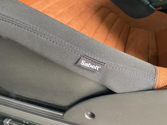 アバルト５９５ コンペティツィオーネ　Ｕ－Ｃｏｎｎｅｃｔ　ＣａｒＰｌａｙ　Ｓａｂｅｌｔ茶半革シート　社外エアクリ　レコードモンツァＭ　Ｂｒｅｍｂｏ赤キャリパー　キーシリンダーイルミ　前後Ｄレコ　社外セキュリティ　ＡＢＡＲＴＨサイドデカール（15枚目）