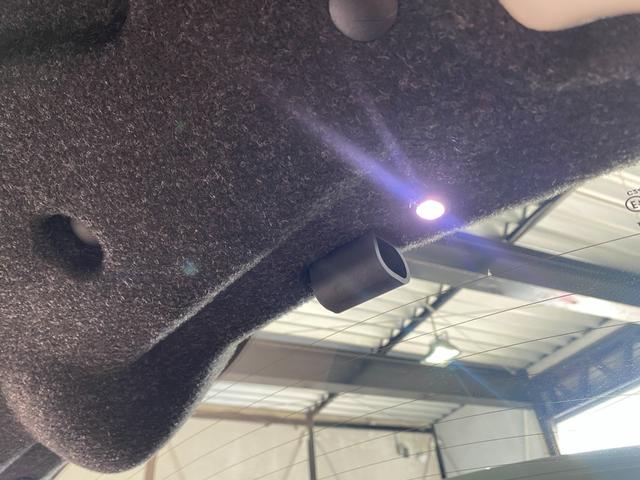 アバルト５９５ コンペティツィオーネ　Ｕ－Ｃｏｎｎｅｃｔ　ＣａｒＰｌａｙ　Ｓａｂｅｌｔ茶半革シート　社外エアクリ　レコードモンツァＭ　Ｂｒｅｍｂｏ赤キャリパー　キーシリンダーイルミ　前後Ｄレコ　社外セキュリティ　ＡＢＡＲＴＨサイドデカール（24枚目）