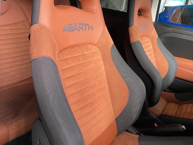 アバルト５９５ コンペティツィオーネ　Ｕ－Ｃｏｎｎｅｃｔ　ＣａｒＰｌａｙ　Ｓａｂｅｌｔ茶半革シート　社外エアクリ　レコードモンツァＭ　Ｂｒｅｍｂｏ赤キャリパー　キーシリンダーイルミ　前後Ｄレコ　社外セキュリティ　ＡＢＡＲＴＨサイドデカール（27枚目）