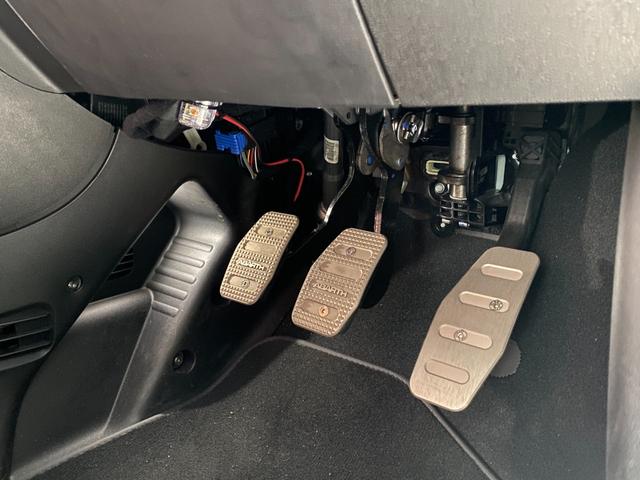 アバルト５９５ コンペティツィオーネ　Ｕ－Ｃｏｎｎｅｃｔ　ＣａｒＰｌａｙ　Ｓａｂｅｌｔ茶半革シート　社外エアクリ　レコードモンツァＭ　Ｂｒｅｍｂｏ赤キャリパー　キーシリンダーイルミ　前後Ｄレコ　社外セキュリティ　ＡＢＡＲＴＨサイドデカール（32枚目）