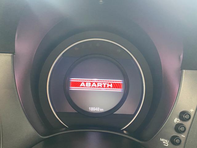 アバルト５９５ コンペティツィオーネ　Ｕ－Ｃｏｎｎｅｃｔ　ＣａｒＰｌａｙ　Ｓａｂｅｌｔ茶半革シート　社外エアクリ　レコードモンツァＭ　Ｂｒｅｍｂｏ赤キャリパー　キーシリンダーイルミ　前後Ｄレコ　社外セキュリティ　ＡＢＡＲＴＨサイドデカール（33枚目）