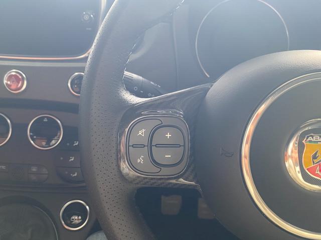 アバルト５９５ コンペティツィオーネ　Ｕ－Ｃｏｎｎｅｃｔ　ＣａｒＰｌａｙ　Ｓａｂｅｌｔ茶半革シート　社外エアクリ　レコードモンツァＭ　Ｂｒｅｍｂｏ赤キャリパー　キーシリンダーイルミ　前後Ｄレコ　社外セキュリティ　ＡＢＡＲＴＨサイドデカール（34枚目）