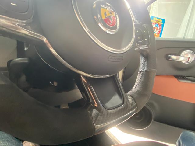 アバルト５９５ コンペティツィオーネ　Ｕ－Ｃｏｎｎｅｃｔ　ＣａｒＰｌａｙ　Ｓａｂｅｌｔ茶半革シート　社外エアクリ　レコードモンツァＭ　Ｂｒｅｍｂｏ赤キャリパー　キーシリンダーイルミ　前後Ｄレコ　社外セキュリティ　ＡＢＡＲＴＨサイドデカール（37枚目）