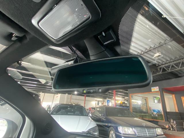 アバルト５９５ コンペティツィオーネ　Ｕ－Ｃｏｎｎｅｃｔ　ＣａｒＰｌａｙ　Ｓａｂｅｌｔ茶半革シート　社外エアクリ　レコードモンツァＭ　Ｂｒｅｍｂｏ赤キャリパー　キーシリンダーイルミ　前後Ｄレコ　社外セキュリティ　ＡＢＡＲＴＨサイドデカール（40枚目）