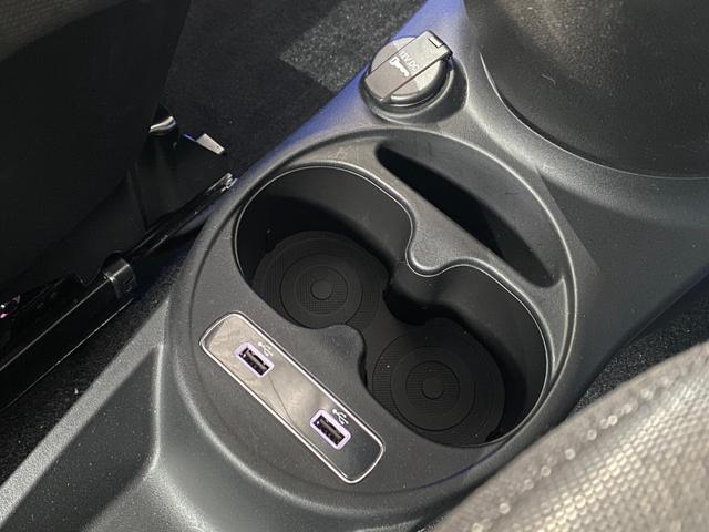 アバルト５９５ コンペティツィオーネ　Ｕ－Ｃｏｎｎｅｃｔ　ＣａｒＰｌａｙ　Ｓａｂｅｌｔ茶半革シート　社外エアクリ　レコードモンツァＭ　Ｂｒｅｍｂｏ赤キャリパー　キーシリンダーイルミ　前後Ｄレコ　社外セキュリティ　ＡＢＡＲＴＨサイドデカール（50枚目）