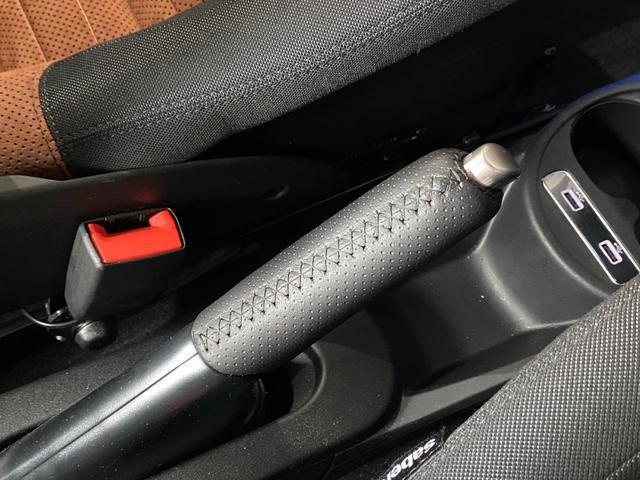 アバルト５９５ コンペティツィオーネ　Ｕ－Ｃｏｎｎｅｃｔ　ＣａｒＰｌａｙ　Ｓａｂｅｌｔ茶半革シート　社外エアクリ　レコードモンツァＭ　Ｂｒｅｍｂｏ赤キャリパー　キーシリンダーイルミ　前後Ｄレコ　社外セキュリティ　ＡＢＡＲＴＨサイドデカール（51枚目）