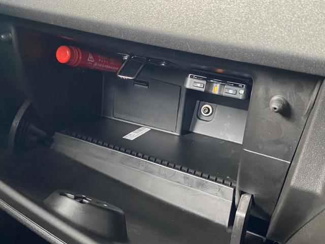 アバルト５９５ コンペティツィオーネ　Ｕ－Ｃｏｎｎｅｃｔ　ＣａｒＰｌａｙ　Ｓａｂｅｌｔ茶半革シート　社外エアクリ　レコードモンツァＭ　Ｂｒｅｍｂｏ赤キャリパー　キーシリンダーイルミ　前後Ｄレコ　社外セキュリティ　ＡＢＡＲＴＨサイドデカール（54枚目）