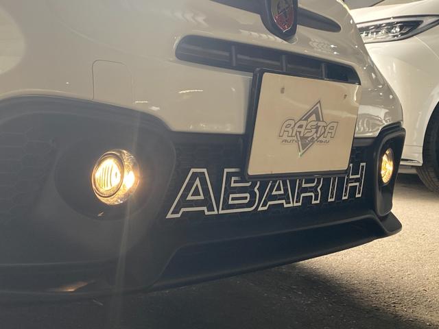 アバルト５９５ コンペティツィオーネ　Ｕ－Ｃｏｎｎｅｃｔ　ＣａｒＰｌａｙ　Ｓａｂｅｌｔ茶半革シート　社外エアクリ　レコードモンツァＭ　Ｂｒｅｍｂｏ赤キャリパー　キーシリンダーイルミ　前後Ｄレコ　社外セキュリティ　ＡＢＡＲＴＨサイドデカール（58枚目）