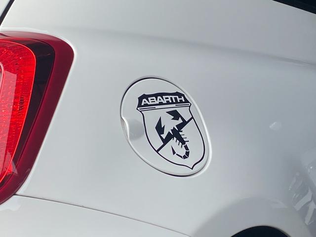 アバルト５９５ コンペティツィオーネ　Ｕ－Ｃｏｎｎｅｃｔ　ＣａｒＰｌａｙ　Ｓａｂｅｌｔ茶半革シート　社外エアクリ　レコードモンツァＭ　Ｂｒｅｍｂｏ赤キャリパー　キーシリンダーイルミ　前後Ｄレコ　社外セキュリティ　ＡＢＡＲＴＨサイドデカール（66枚目）