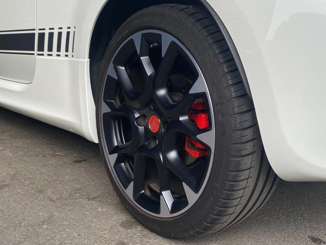 アバルト５９５ コンペティツィオーネ　Ｕ－Ｃｏｎｎｅｃｔ　ＣａｒＰｌａｙ　Ｓａｂｅｌｔ茶半革シート　社外エアクリ　レコードモンツァＭ　Ｂｒｅｍｂｏ赤キャリパー　キーシリンダーイルミ　前後Ｄレコ　社外セキュリティ　ＡＢＡＲＴＨサイドデカール（69枚目）