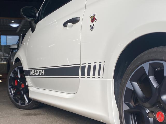 アバルト５９５ コンペティツィオーネ　Ｕ－Ｃｏｎｎｅｃｔ　ＣａｒＰｌａｙ　Ｓａｂｅｌｔ茶半革シート　社外エアクリ　レコードモンツァＭ　Ｂｒｅｍｂｏ赤キャリパー　キーシリンダーイルミ　前後Ｄレコ　社外セキュリティ　ＡＢＡＲＴＨサイドデカール（70枚目）