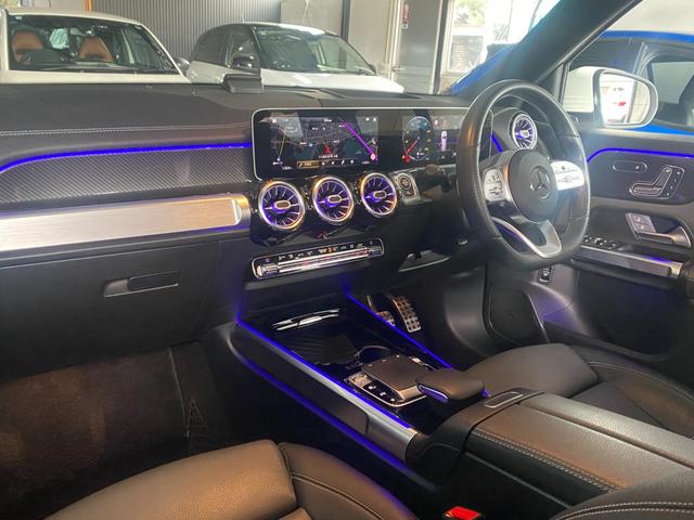 GLB GLB200d AMGレザーエクスクルーシブP パノラマSR Dコクピットディスプレイ 12セグ HUD チタニウムグレー本革 MBUX 360°カメラ Mercedes-me 64色アンビエントL Wチャージ Pバックドア Fオープナー ACC(10枚目)