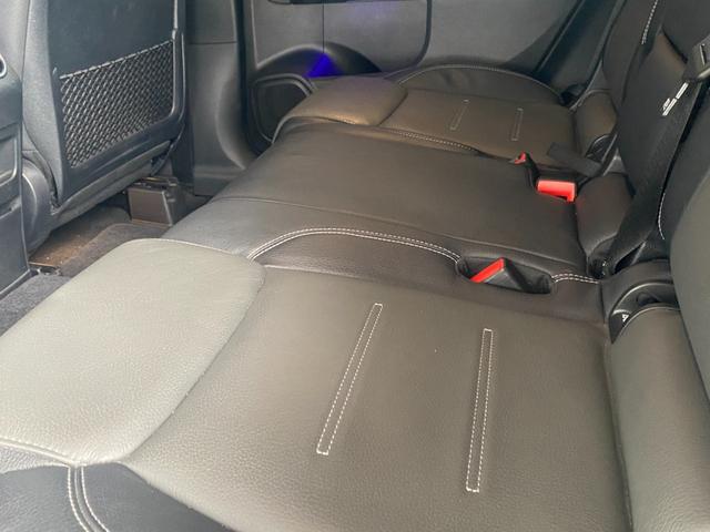 GLB GLB200d AMGレザーエクスクルーシブP パノラマSR Dコクピットディスプレイ 12セグ HUD チタニウムグレー本革 MBUX 360°カメラ Mercedes-me 64色アンビエントL Wチャージ Pバックドア Fオープナー ACC(19枚目)