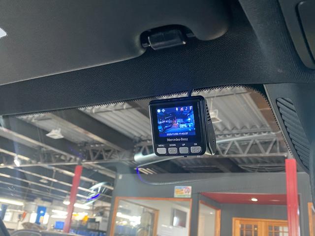 GLB GLB200d AMGレザーエクスクルーシブP パノラマSR Dコクピットディスプレイ 12セグ HUD チタニウムグレー本革 MBUX 360°カメラ Mercedes-me 64色アンビエントL Wチャージ Pバックドア Fオープナー ACC(60枚目)