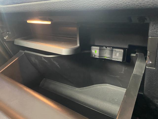 GLB GLB200d AMGレザーエクスクルーシブP パノラマSR Dコクピットディスプレイ 12セグ HUD チタニウムグレー本革 MBUX 360°カメラ Mercedes-me 64色アンビエントL Wチャージ Pバックドア Fオープナー ACC(66枚目)