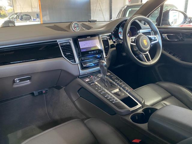 当店では、全国のオークション会場より厳選して仕入れをしております。内外装にも目立つような傷凹みは少ない車両がメインとなります。