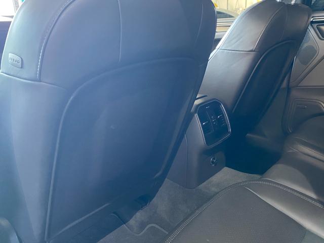 当店では、全国のオークション会場より厳選して仕入れをしております。内外装にも目立つような傷凹みは少ない車両がメインとなります。