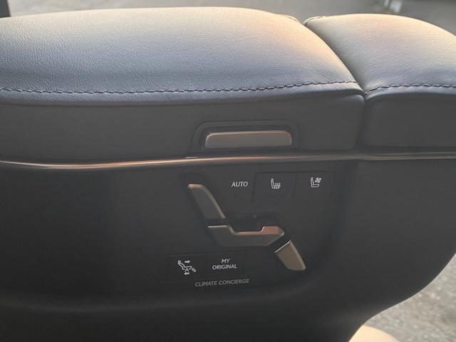 ＬＭ ＬＭ５００ｈ　バージョンＬ　１４ｉｎｃｈ前後席モニター　　Ｍａｒｋ　Ｌｅｖｉｎｓｏｎ　メーカーナビ　１２セグＴＶ　ムーンルーフ　ユニバーサルステップ　前後席Ｓベンチレーション　ステアリングヒーター　クライメートコンシェルジュ（26枚目）