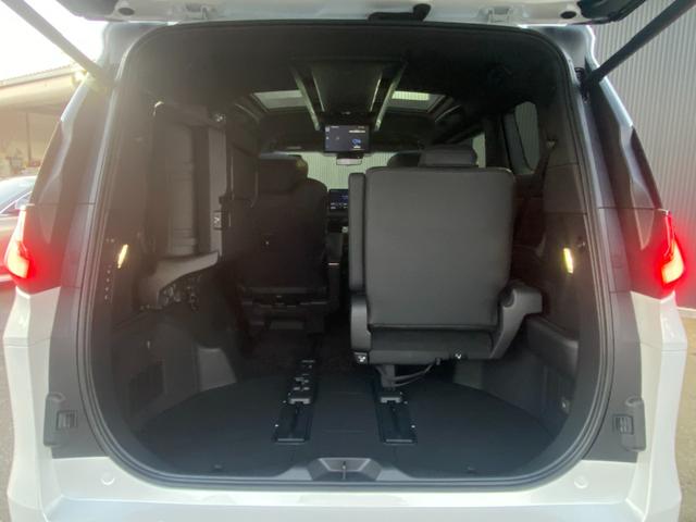 ＬＭ ＬＭ５００ｈ　バージョンＬ　１４ｉｎｃｈ前後席モニター　　Ｍａｒｋ　Ｌｅｖｉｎｓｏｎ　メーカーナビ　１２セグＴＶ　ムーンルーフ　ユニバーサルステップ　前後席Ｓベンチレーション　ステアリングヒーター　クライメートコンシェルジュ（31枚目）