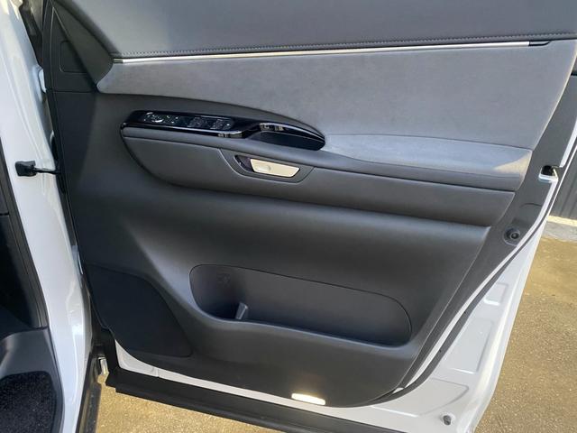 ＬＭ ＬＭ５００ｈ　バージョンＬ　１４ｉｎｃｈ前後席モニター　　Ｍａｒｋ　Ｌｅｖｉｎｓｏｎ　メーカーナビ　１２セグＴＶ　ムーンルーフ　ユニバーサルステップ　前後席Ｓベンチレーション　ステアリングヒーター　クライメートコンシェルジュ（39枚目）